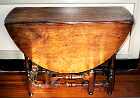 Oval gate-leg table