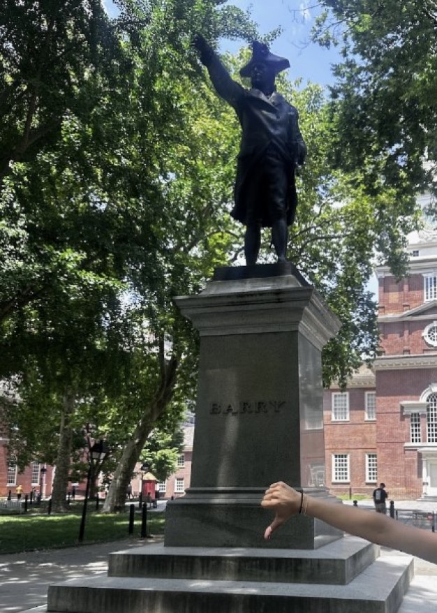 photo of statue behind Independence Hall