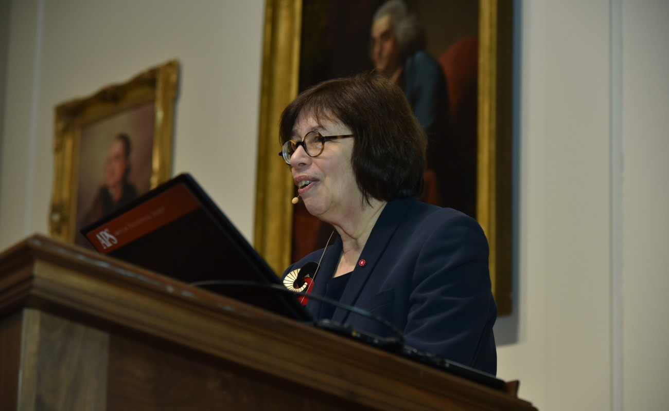 Linda Greenhouse at podium